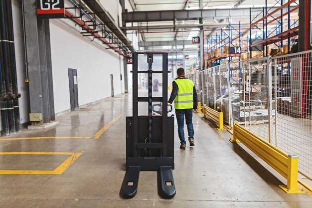 Pedestrian and Vehicle Interaction Rules in Shared Aisles