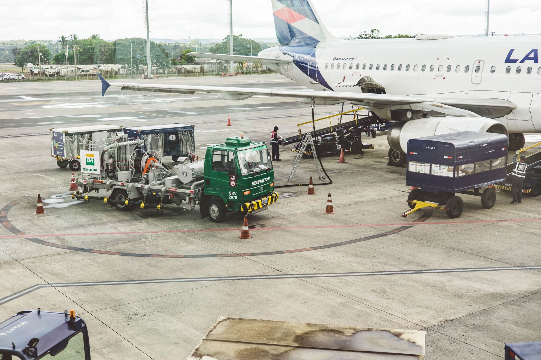 Aircraft serviced with ground cargo equipment on the apron