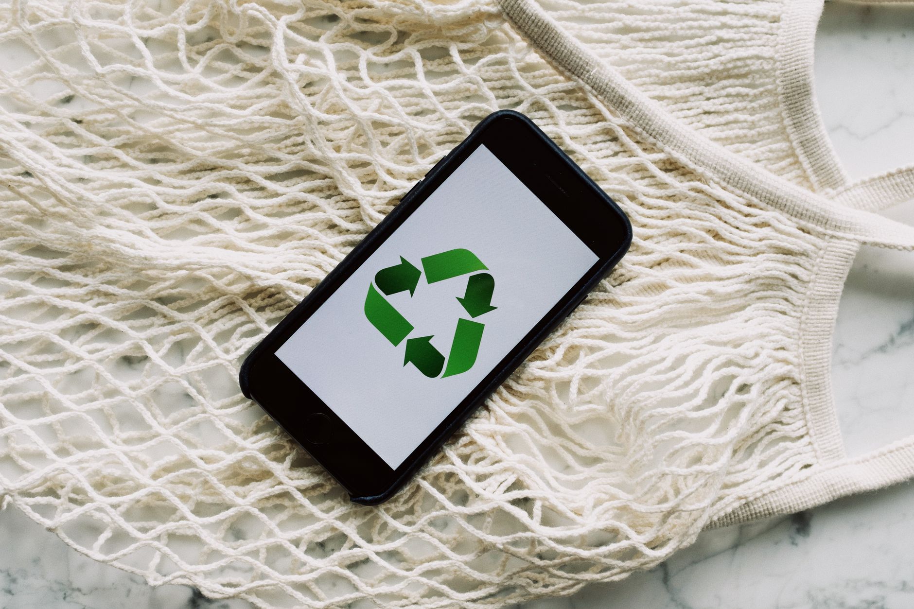 Digital product data linked to circular-economy recycling