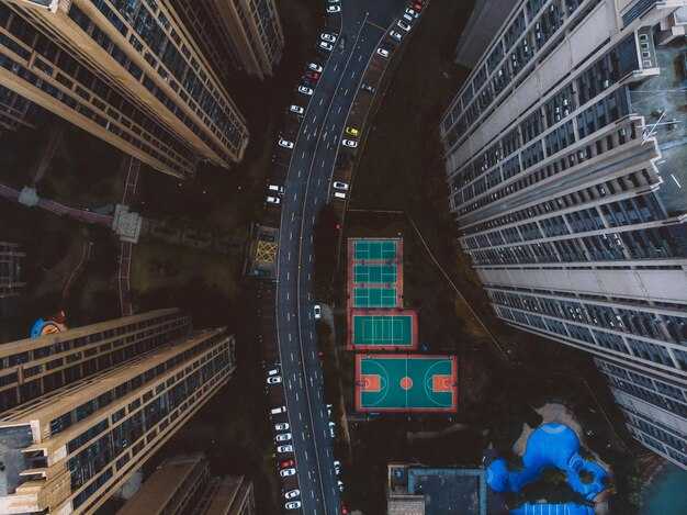 Operational Resilience Playbook: Flexible Capacity, Diversified Backhaul, and Cost Hedging