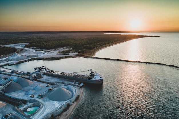 Inputs and methodology: vessel type, speed, fuel, routing, and ballast assumptions