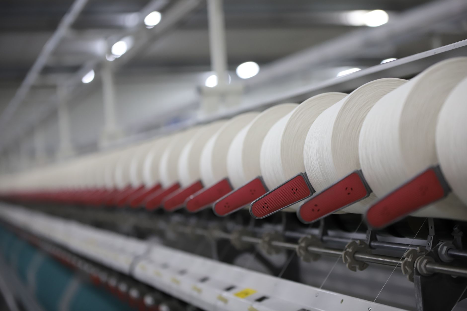 Cotton yarn packages running along a spinning production line