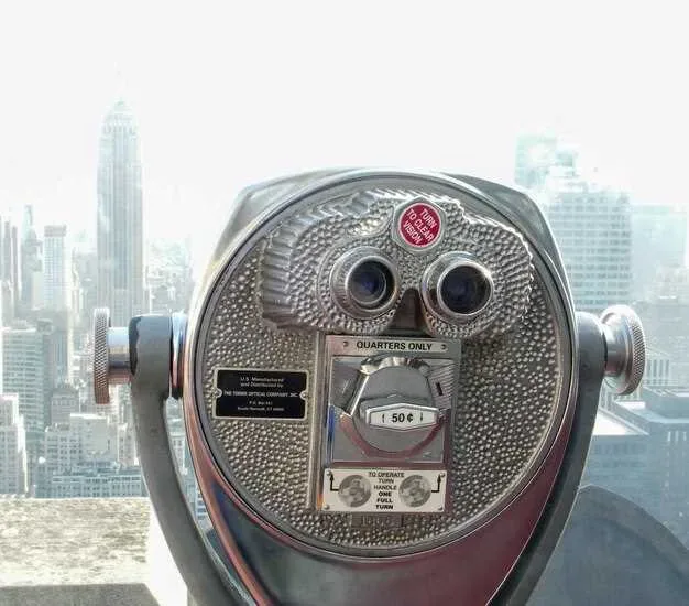 Simmons Goes Back to the Future - Time-Traveling Innovation and Nostalgia