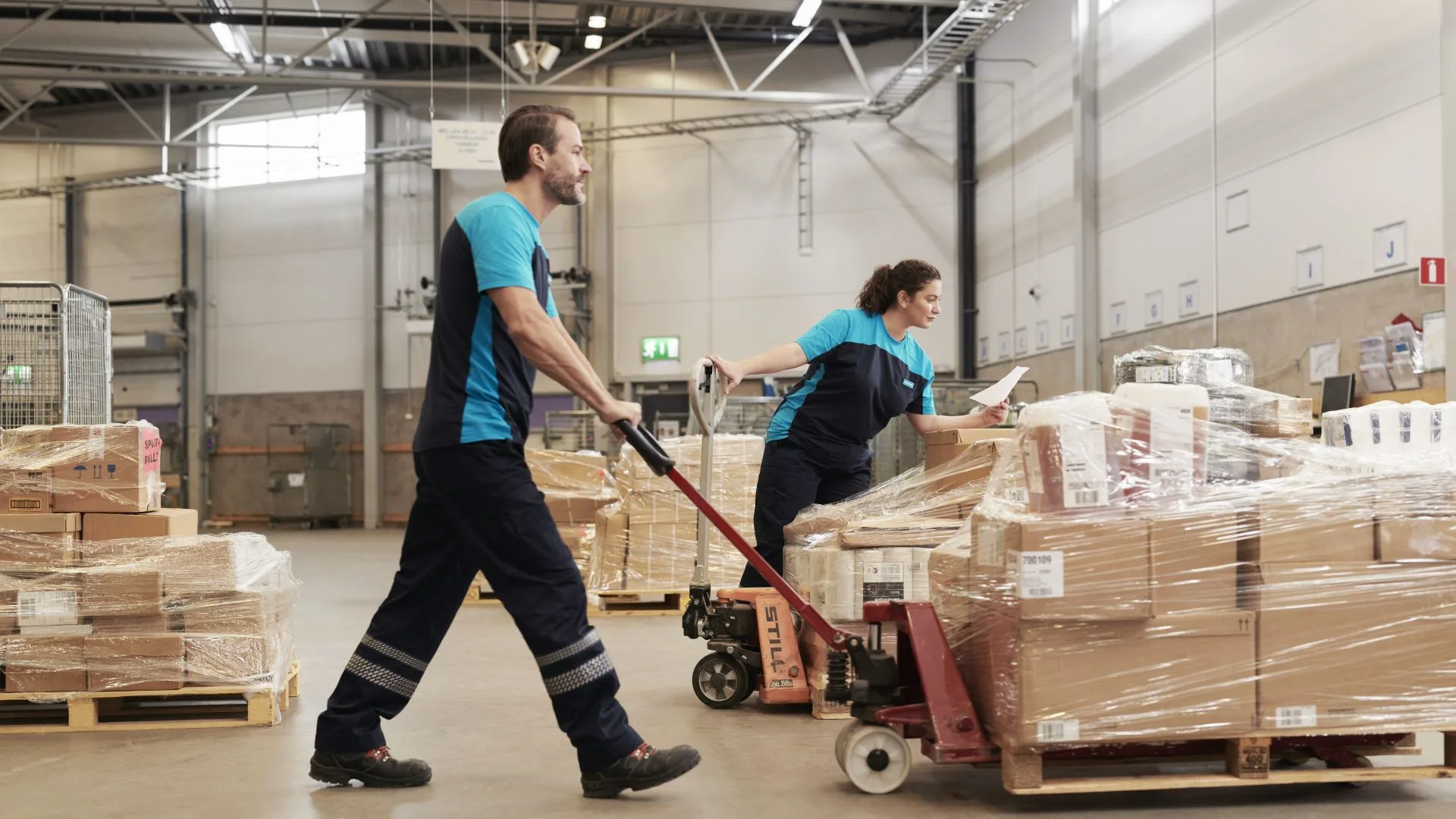 Neue US-Zollbestimmungen zwingen europäische und globale Postbetreiber, den Paketversand auszusetzen