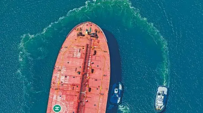 Wie die leeren Reisen neuer Supertanker einen globalen Mangel an Öltankern widerspiegeln, der den Versand und die Logistik beeinflusst