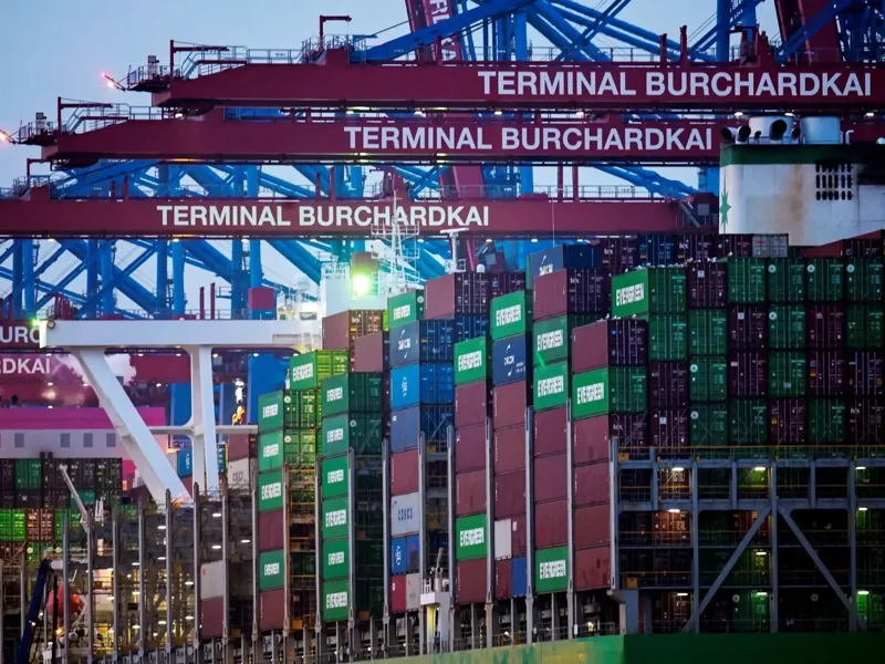 Întreruperile în transportul maritim afectează importatorii americani pe fondul provocărilor globale