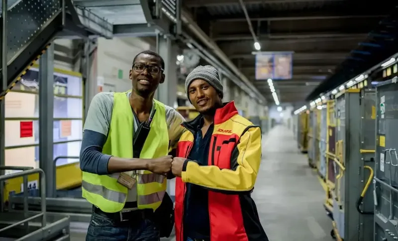 Mehr als 30.000 Flüchtlinge haben in den letzten zehn Jahren bei DHL Group gearbeitet