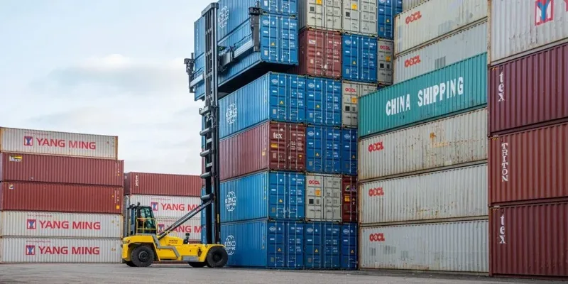 Wie die maßgeschneiderten Lkw von Hyster die Logistik in Häfen und Terminals weltweit revolutionieren