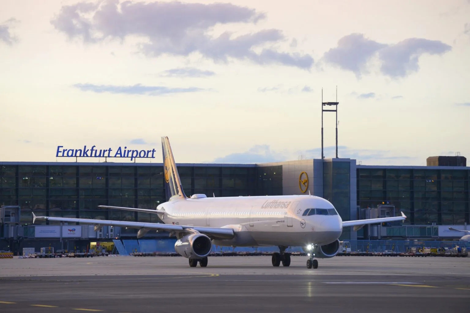 Analyse der Fraport-Verkehrszahlen: Mai 2025 Flughafenentwicklungen