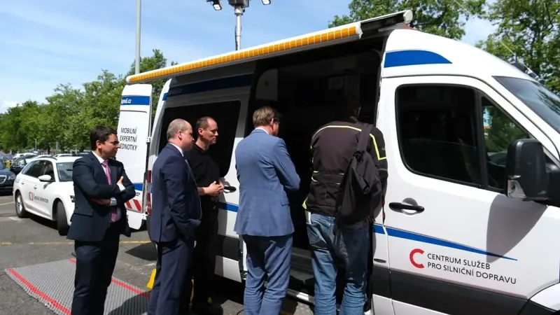 Tschechische Straßenaufsicht stellt auf Fernüberwachung von Fahrtenschreibern um