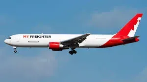 Mein Frachter führt eine neue planmäßige Frachtroute zwischen Asien und Europa ein