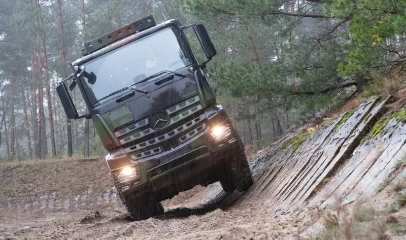 Comandă importantă de camioane Mercedes-Benz Arocs pentru armata germană