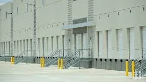 Se Prevée un Fuerte Rebote en la Demanda de Almacenes en la Costa de EE. UU. para 2026 Ante el Aumento de Costos de Transporte