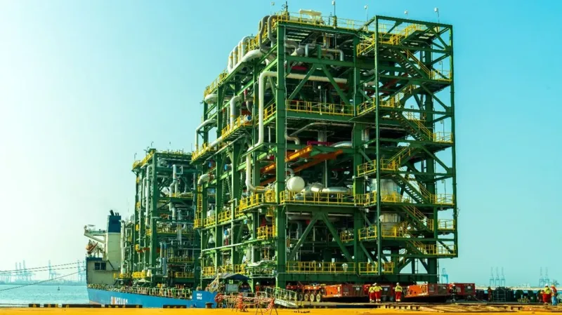 Khalifa Port module loadout: Mammoet moves 24 PAU and PAR units using SPMTs and load cells