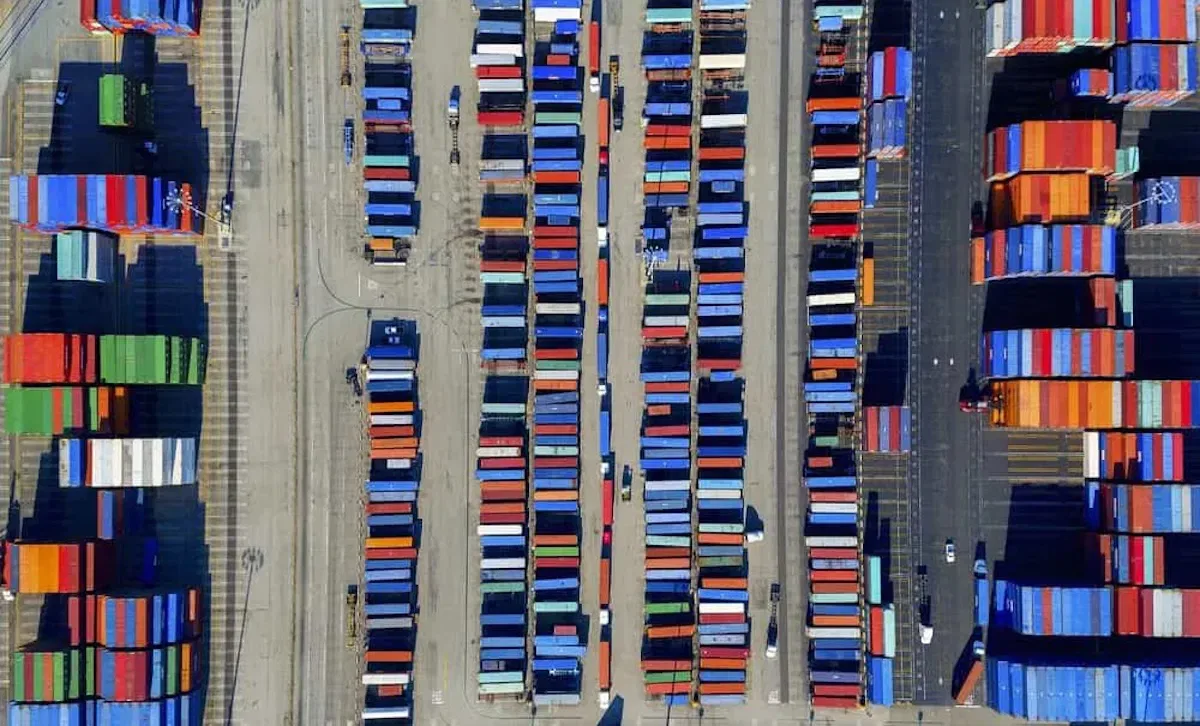 زيادة كبيرة في أسعار الحاويات للشحن البحري بين الصين والولايات المتحدة الأمريكية